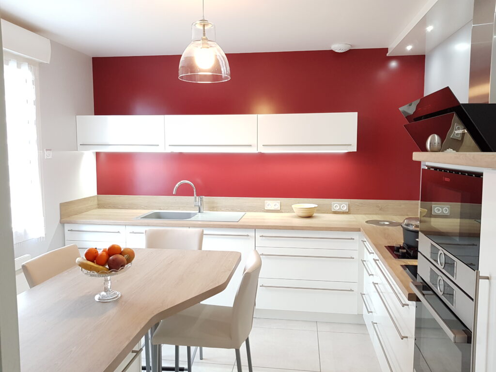 Cuisine sur-mesure contemporaine bois et blanc