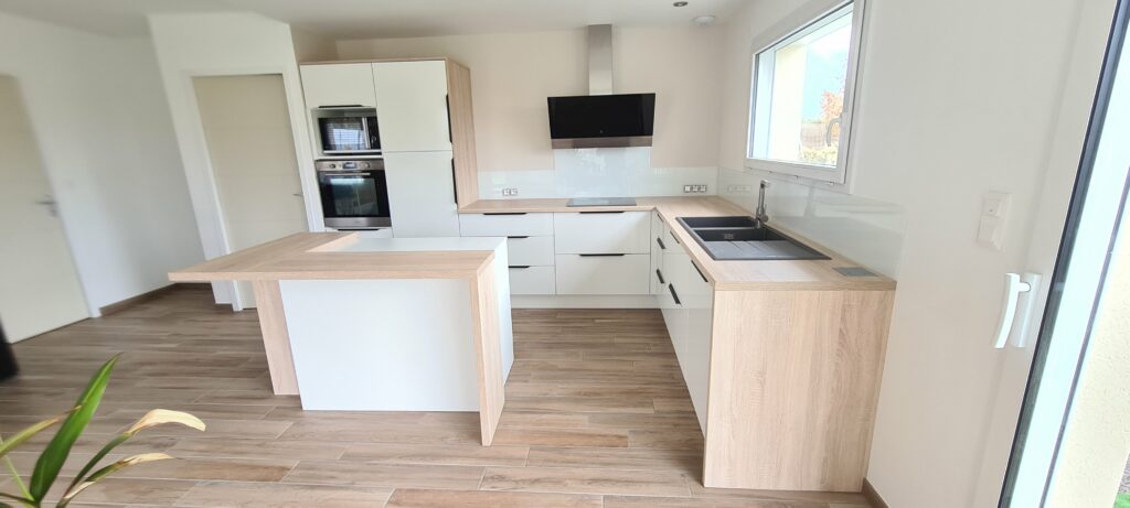 Cuisine contemporaine sur-mesure avec retour snack