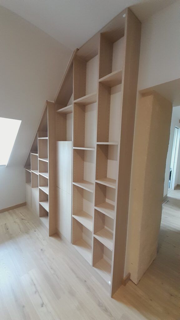 Bibiliothèque sous pente