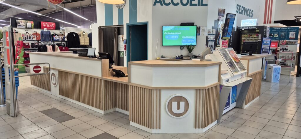 Banque d'accueil super U par MIOT NOBIS